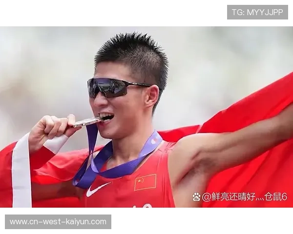 12岁小将于子迪创世锦赛历史，成年龄最小奖牌获得者收获接力铜牌。